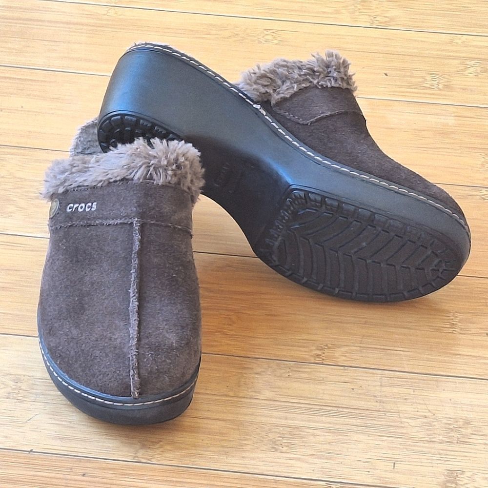 Crocs Clog Cobbler Eva Brown Suede Faux Fur Lined Slip On Mule Chunky Boho sz 7